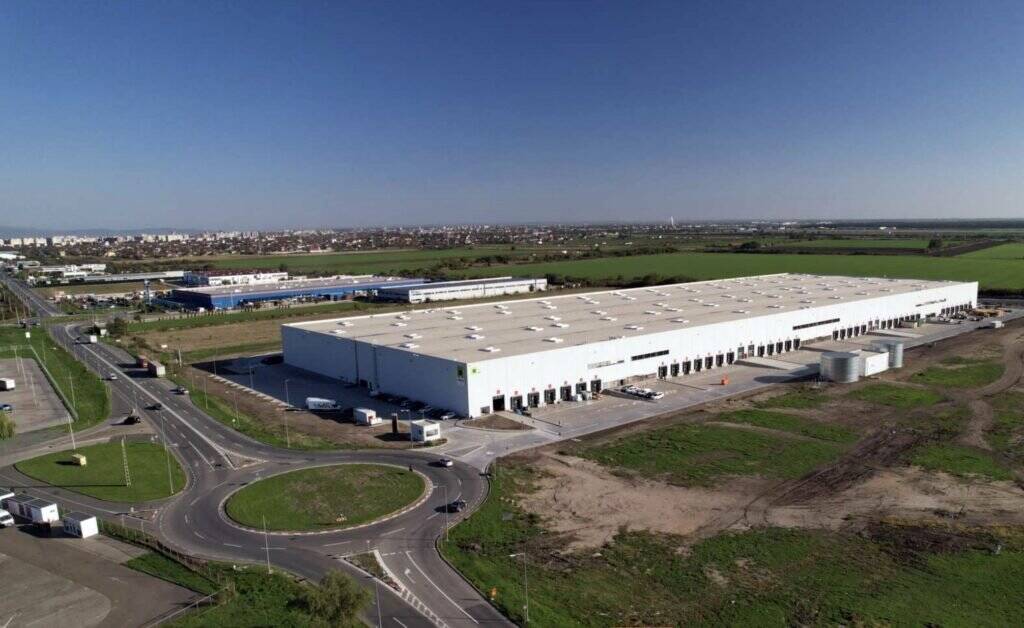 De închiriat Hală industrială de închiriat, 2.900 mp, Arad în zona Aurel Vlaicu 2 camere Arad 4