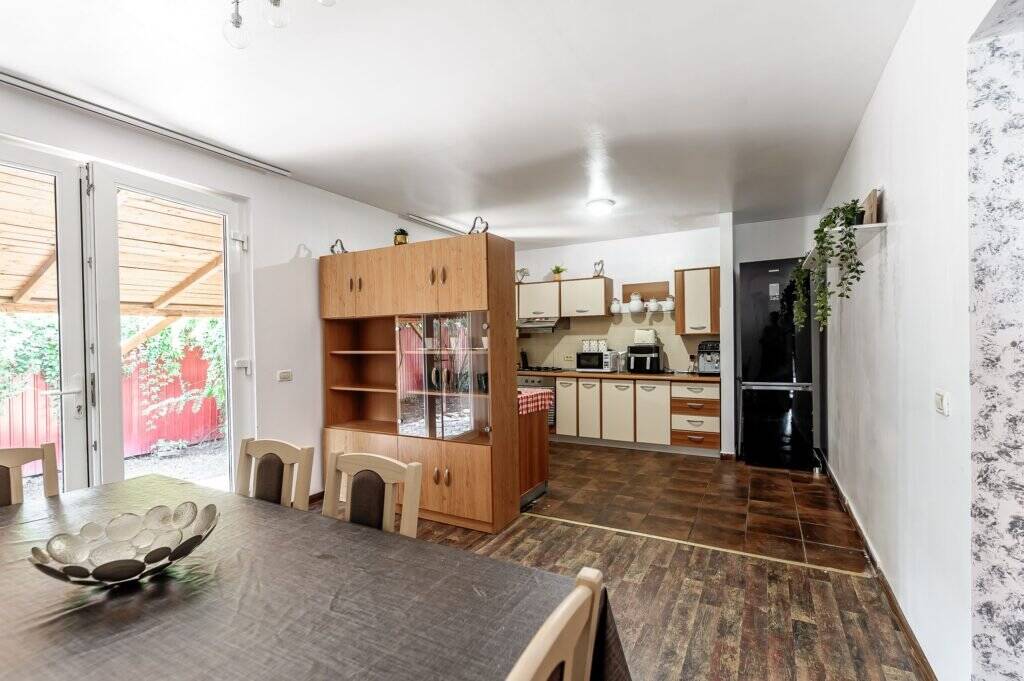 De vânzare Casă 2008 – 6 camere – teren 1440 mp – Zadareni, Arad – COMISION 0% în zona Arad 6 camere 5 dormitoare Arad 6