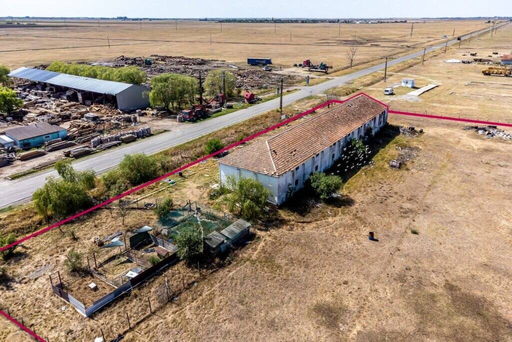 De vânzare Proprietate ideală pentru atelier sau mică afacere în Zărand! în zona Arad Arad 7