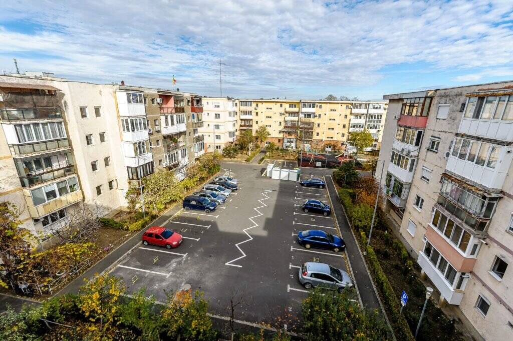 Apartament accesibil cu 2 camere, în zona 500 Micalaca De vânzare Apartament accesibil cu 2 camere, în zona 500 Micalaca în zona Micalaca 2 camere 1 dormitor Arad 2