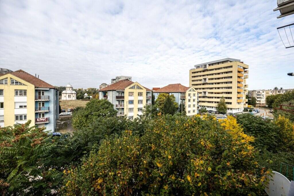 De vânzare Rezervat Apartament cu 3 camere decomandat in Zona 300 în zona Micalaca 3 camere 2 dormitoare Arad 6