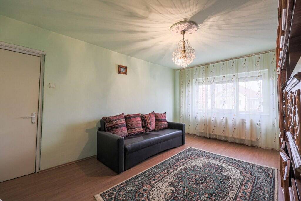 De vânzare Rezervat Apartament cu 3 camere decomandat in Zona 300 în zona Micalaca 3 camere 2 dormitoare Arad 8