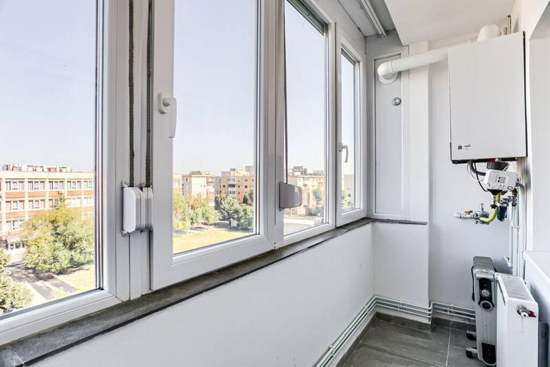 De vânzare Apartament micălaca 2 camere etaj 4 cu 2 locuri parcare în zona Micalaca 2 camere 1 dormitor Arad 4