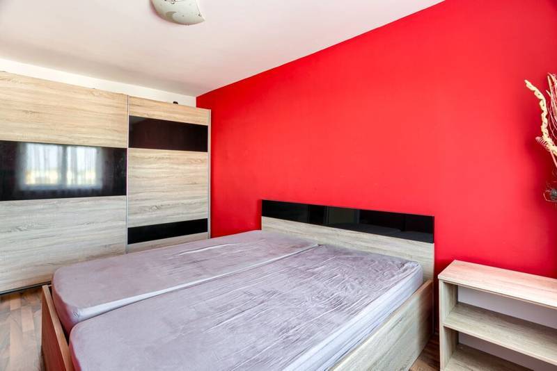 De vânzare Apartament micălaca 2 camere etaj 4 cu 2 locuri parcare în zona Micalaca 2 camere 1 dormitor Arad 6