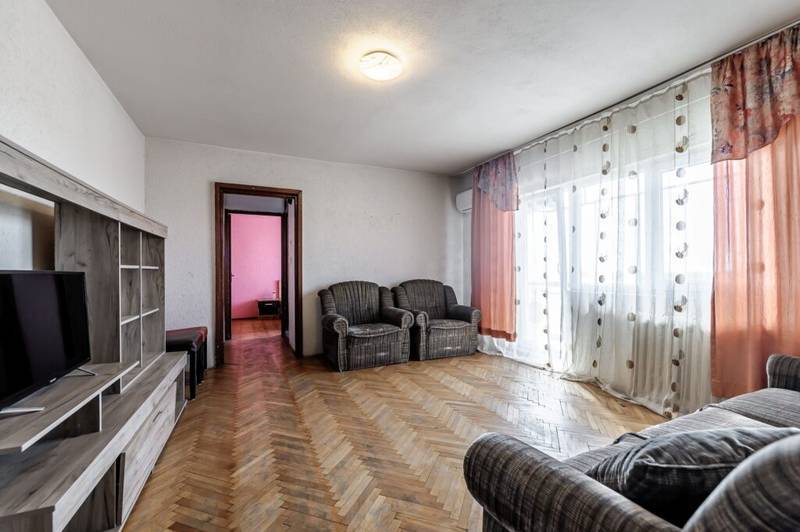 De vânzare REZERVAT! Apartament spatios – 2 camere – 76 mp – Vlaicu, Arad în zona Fortuna 2 camere 1 dormitor Arad 2