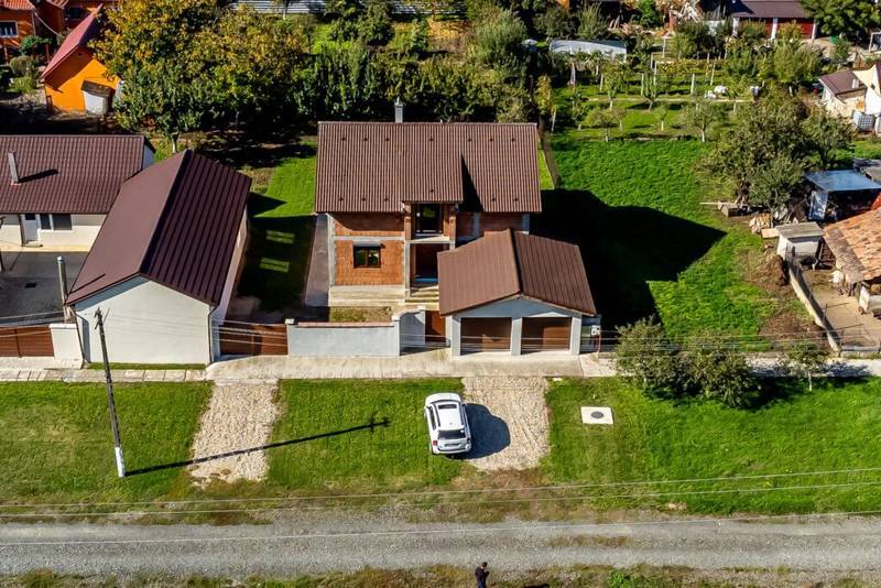 De vânzare Casa noua 5 camere, la rosu, în Sofronea comision 0 la cumpărare în zona Arad 5 camere 3 dormitoare Arad 2