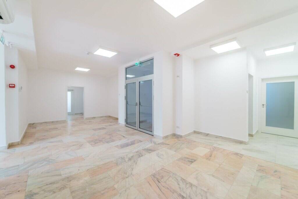 De închiriat Arbema Office Arad. Birouri de închiriat în zona Aurel Vlaicu 29 camere Arad 17