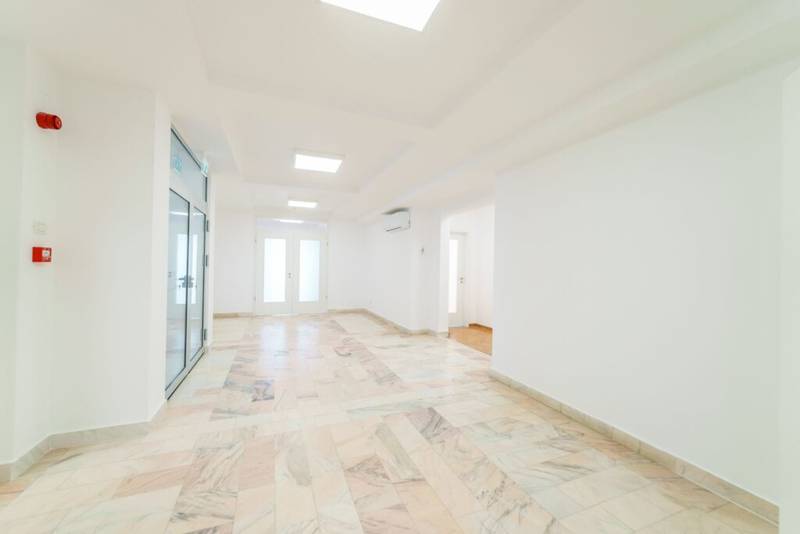 De închiriat Arbema Office Arad. Birouri de închiriat în zona Aurel Vlaicu 29 camere Arad 4