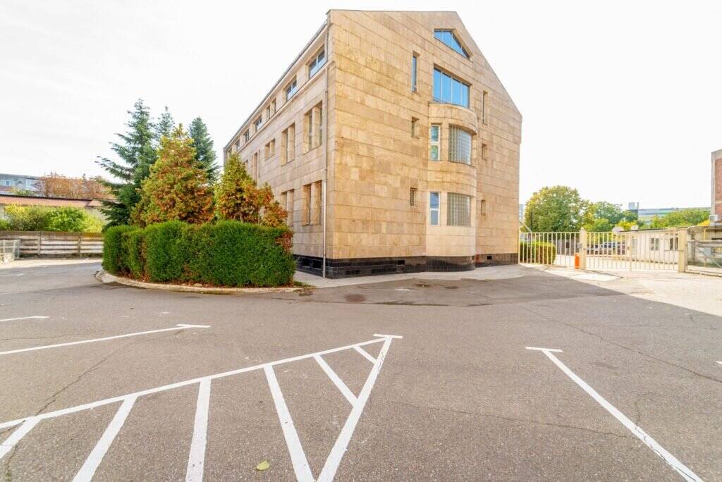 De închiriat Arbema Office Arad. Birouri de închiriat în zona Aurel Vlaicu 29 camere Arad 8
