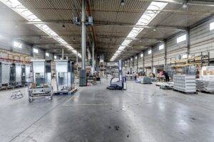 Fără comision! Hală industrială cu platformă betonată cu acces direct la calea ferata în zona Exterior Nord 27 camere Arad 3