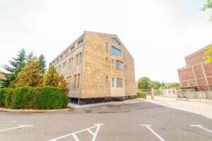 Arbema Office Arad. Birouri de închiriat De închiriat Arbema Office Arad. Birouri de închiriat. în zona Aurel Vlaicu 29 camere Arad 22