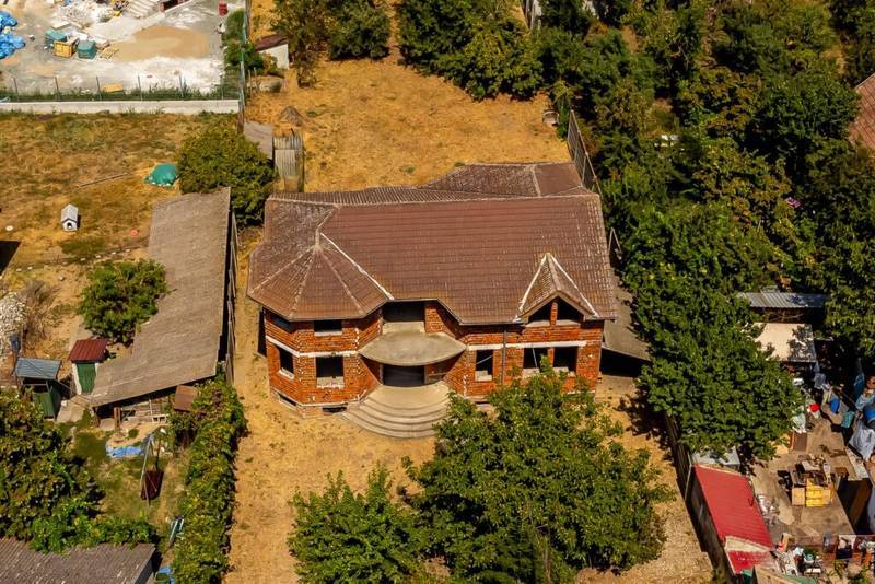 Vila la rosu 14 cam Calea Radnei+casa de caramida 3 camere comision 0 De vânzare Vila la rosu 14 cam Calea Radnei+casa de caramida 3 camere comision 0 în zona Micalaca 14 camere 8 dormitoare Arad 1