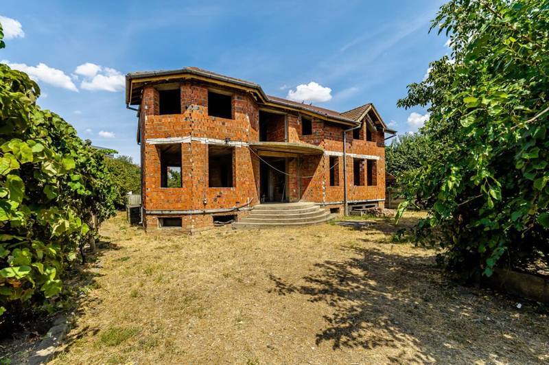 Vila la rosu 14 cam Calea Radnei+casa de caramida 3 camere comision 0 De vânzare Vila la rosu 14 cam Calea Radnei+casa de caramida 3 camere comision 0 în zona Micalaca 14 camere 8 dormitoare Arad 3