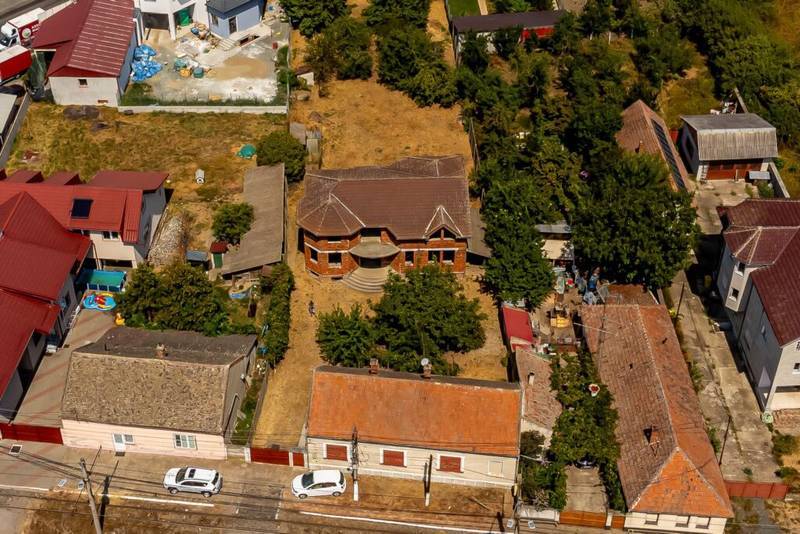 Vila la rosu 14 cam Calea Radnei+casa de caramida 3 camere comision 0 
