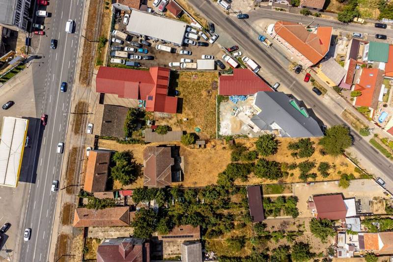 Vila la rosu 14 cam Calea Radnei+casa de caramida 3 camere comision 0 De vânzare Vila la rosu 14 cam Calea Radnei+casa de caramida 3 camere comision 0 în zona Micalaca 14 camere 8 dormitoare Arad 8