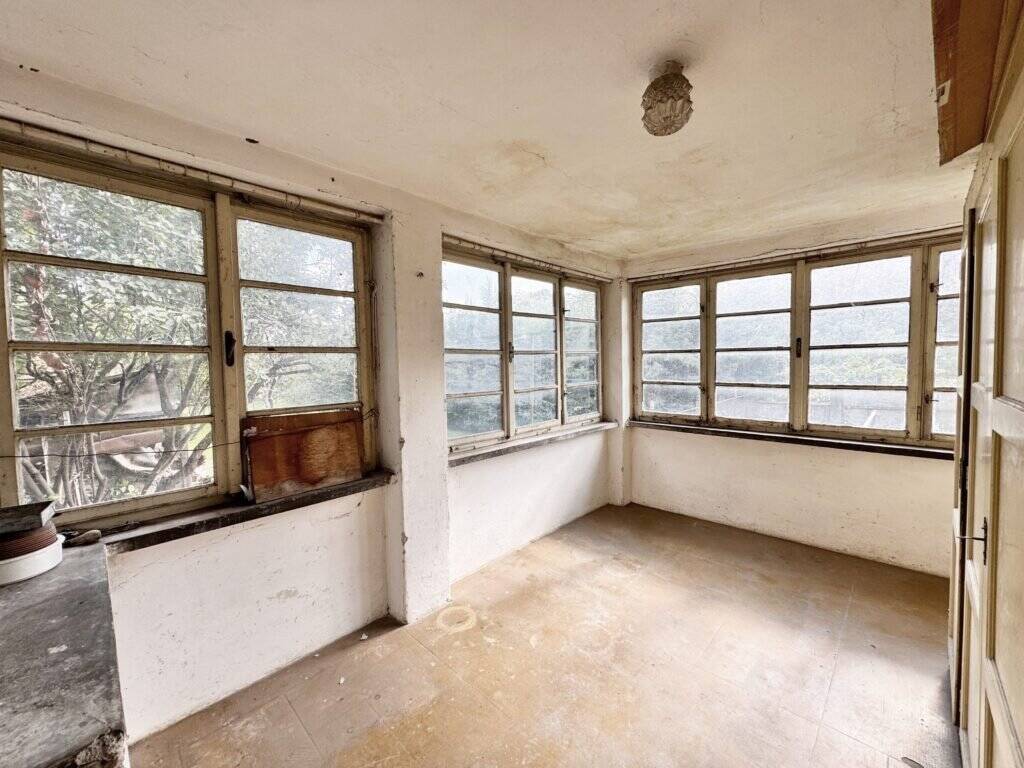 Proprietate REZERVATĂ! Casă din centru în Arad. De vânzare Proprietate REZERVATĂ! Casă din centru în Arad. în zona Central 5 camere 3 dormitoare Arad 7