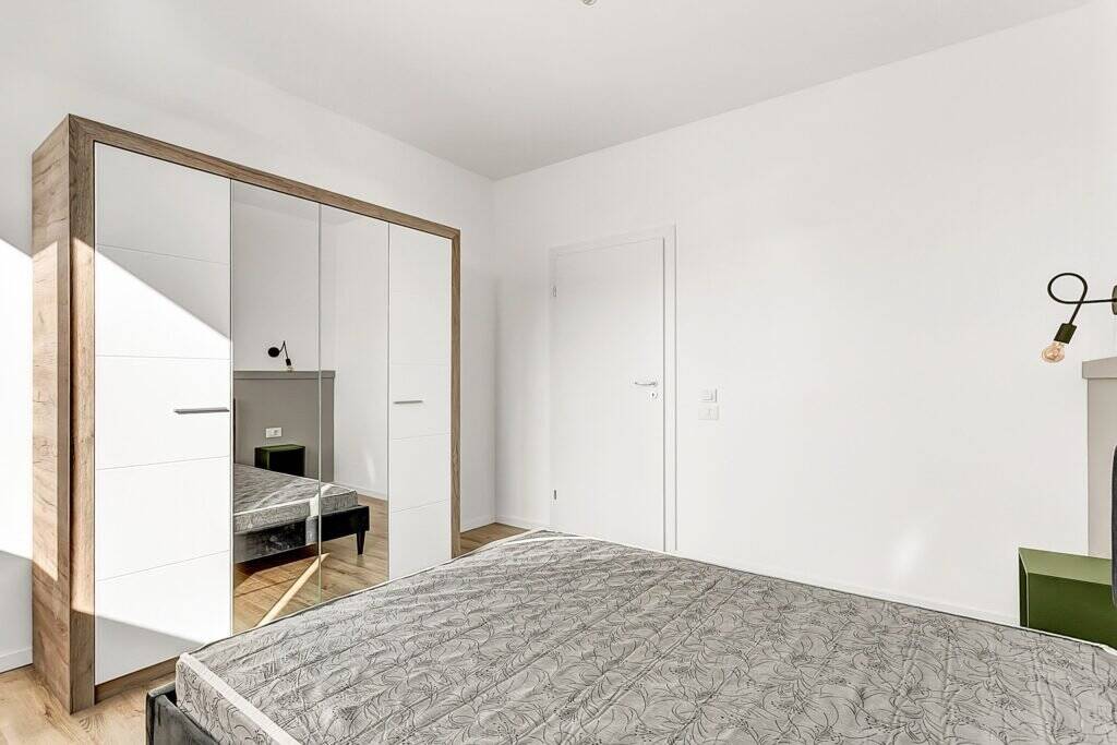 Apartament, cu 2 dormitoare, cartier exclusivisist! De vânzare Apartament, cu 2 dormitoare, cartier exclusivisist! în zona UTA 3 camere 2 dormitoare Arad 5