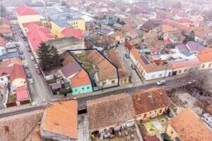Casa din caramida – teren 612 mp – Centru Arad – COMISION 0% De vânzare Casa din caramida – teren 612 mp – Centru Arad – COMISION 0% în zona Boul Rosu 3 camere Arad 4