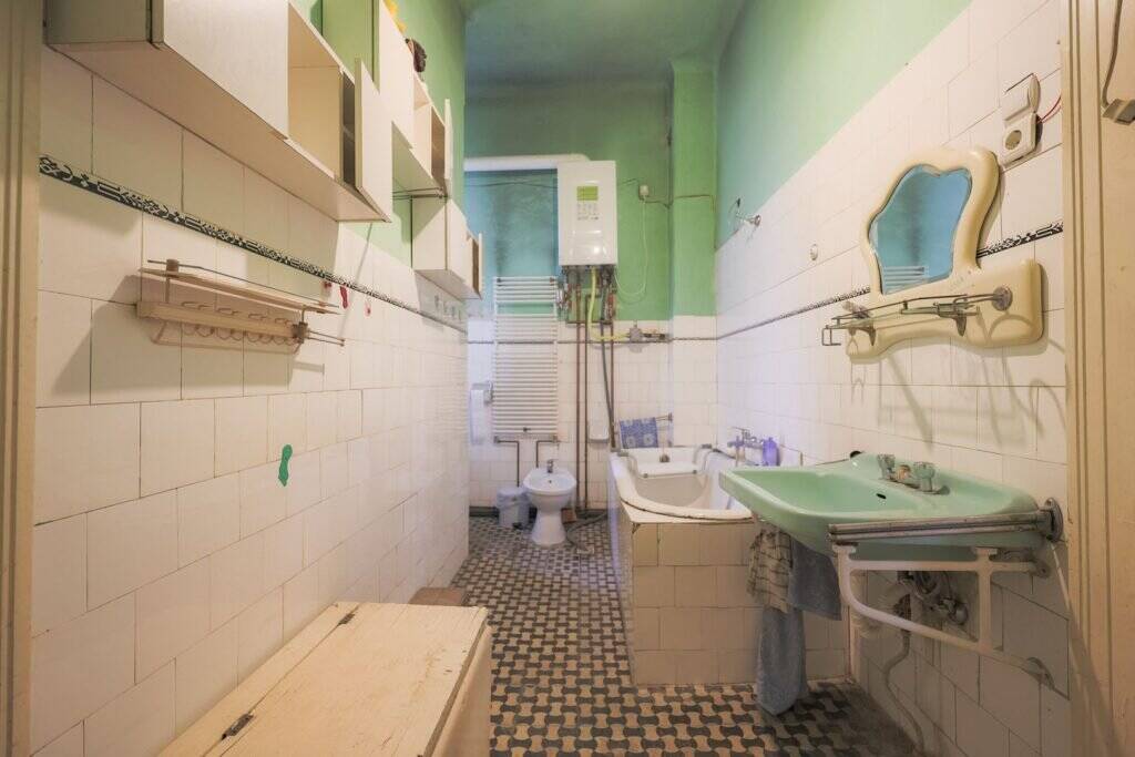 De vânzare VILĂ INTERBELICĂ CU TEREN GENEROS ȘI SPAȚIU COMERCIAL . VÂRFUL CU DOR în zona Central 5 camere 3 dormitoare Arad 14