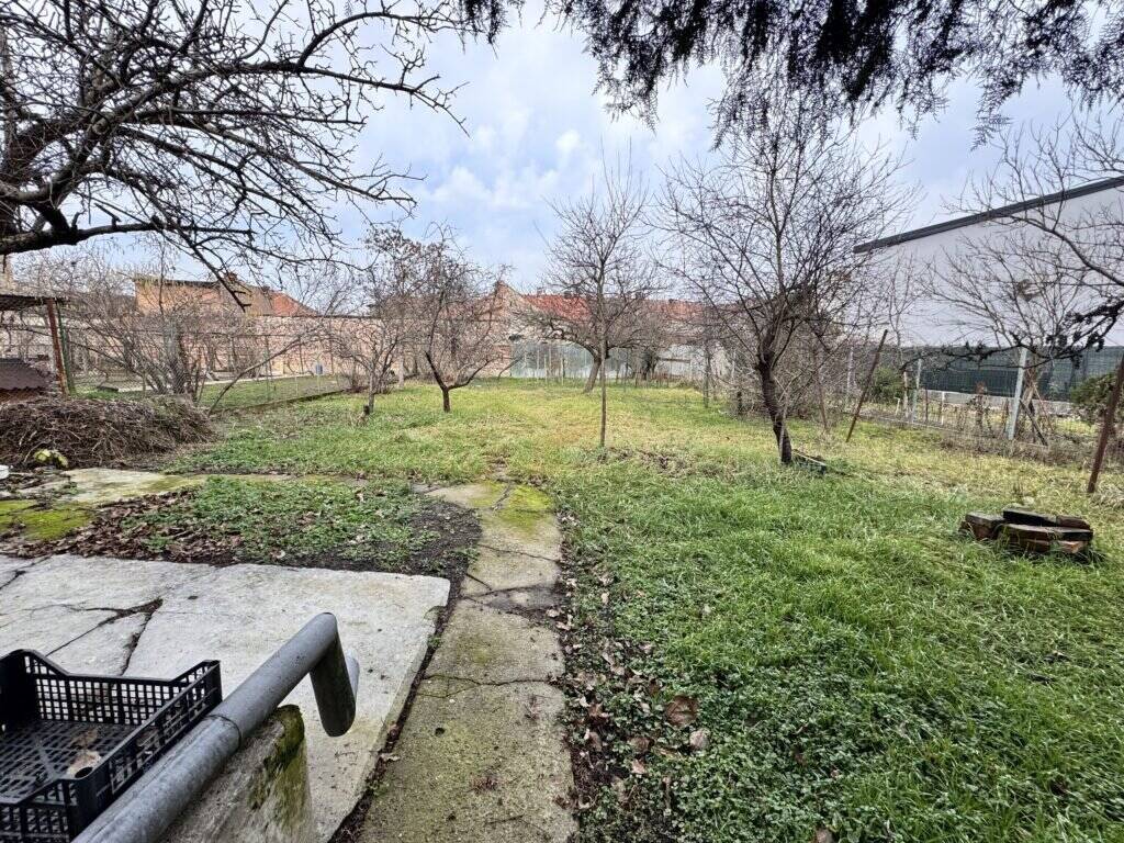 De vânzare VILĂ INTERBELICĂ CU TEREN GENEROS ȘI SPAȚIU COMERCIAL . VÂRFUL CU DOR în zona Central 5 camere 3 dormitoare Arad 15