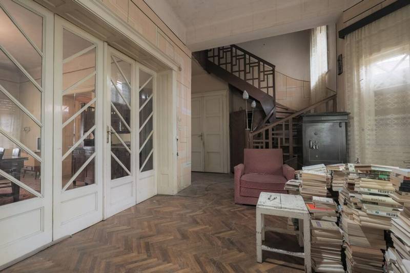 De vânzare VILĂ INTERBELICĂ CU TEREN GENEROS ȘI SPAȚIU COMERCIAL . VÂRFUL CU DOR în zona Central 5 camere 3 dormitoare Arad 5