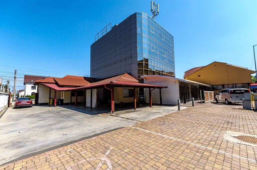 Cladire de birouri de inchiriat – 1032 mp De închiriat Cladire de birouri de inchiriat – 1032 mp în zona Micalaca 19 camere Arad 1