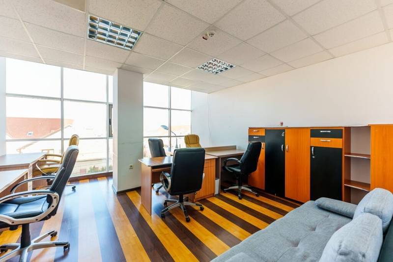 Cladire de birouri de inchiriat – 1032 mp De închiriat Cladire de birouri de inchiriat – 1032 mp în zona Micalaca 19 camere Arad 10
