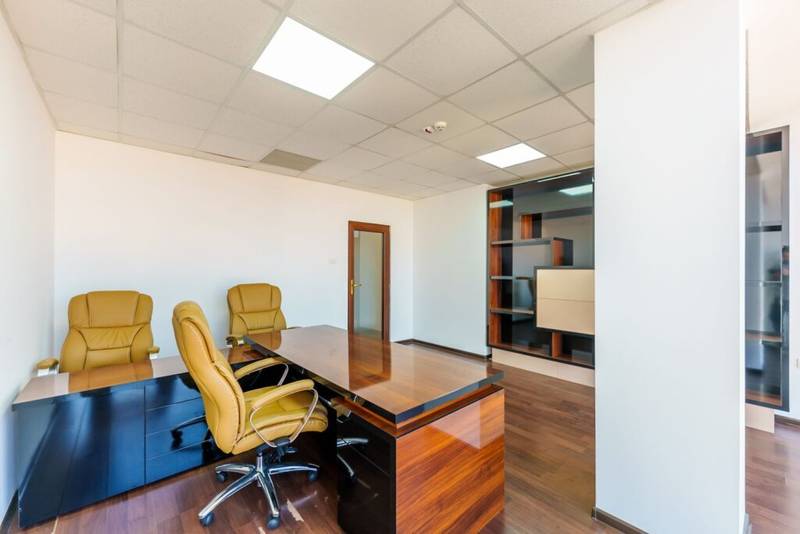 Cladire de birouri de inchiriat – 1032 mp De închiriat Cladire de birouri de inchiriat – 1032 mp în zona Micalaca 19 camere Arad 11