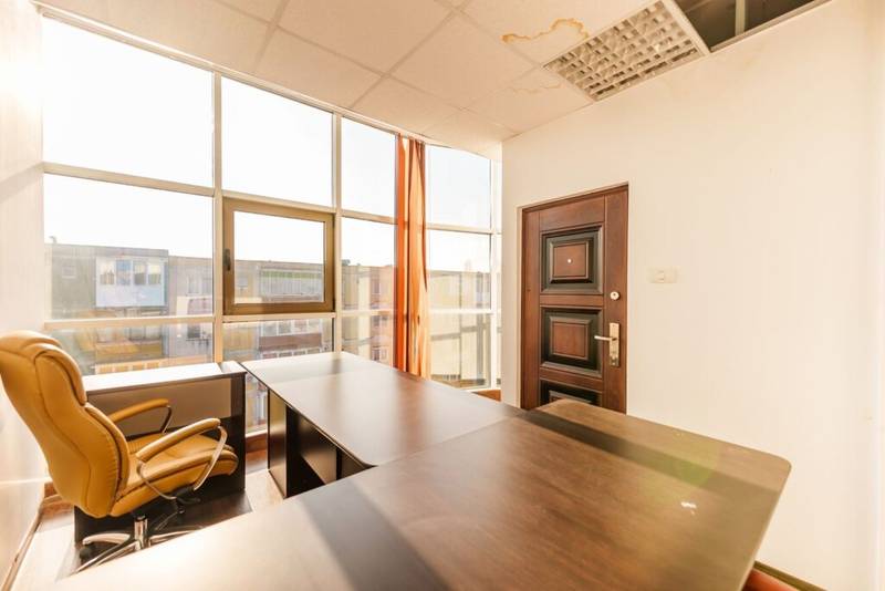 Cladire de birouri de inchiriat – 1032 mp De închiriat Cladire de birouri de inchiriat – 1032 mp în zona Micalaca 19 camere Arad 12