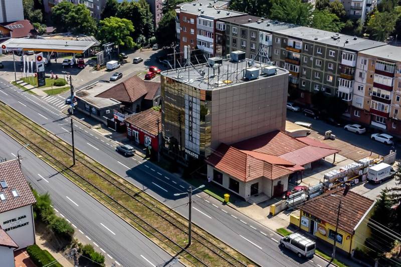 Cladire de birouri de inchiriat – 1032 mp De închiriat Cladire de birouri de inchiriat – 1032 mp în zona Micalaca 19 camere Arad 4