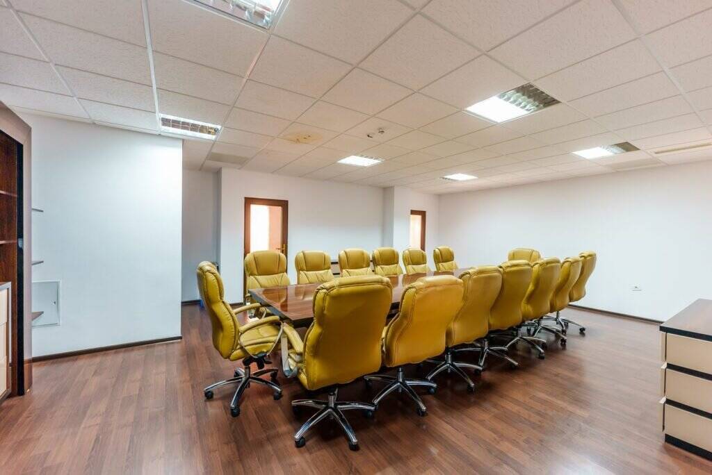 Cladire de birouri de inchiriat – 1032 mp De închiriat Cladire de birouri de inchiriat – 1032 mp în zona Micalaca 19 camere Arad 8