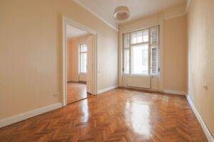 Descoperă eleganța istorică în inima Aradului: apartament de 5 camere De vânzare Descoperă eleganța istorică în inima Aradului: apartament de 5 camere în zona Ultracentral 5 camere 3 dormitoare Arad 3