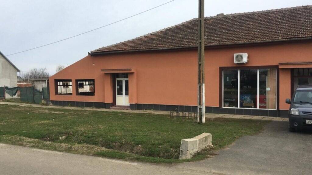 Pret redus Cladire din caramida in Firiteaz, magazinul satesc De vânzare Pret redus Cladire din caramida in Firiteaz, magazinul satesc în zona Arad 5 camere 1 dormitor Arad 1