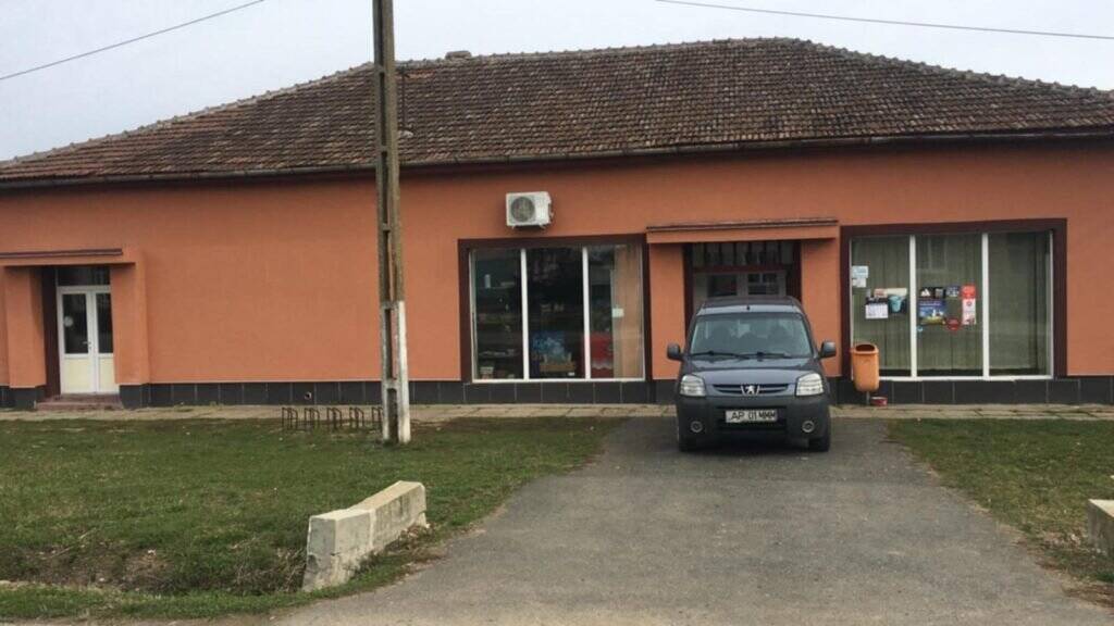 Pret redus Cladire din caramida in Firiteaz, magazinul satesc De vânzare Pret redus Cladire din caramida in Firiteaz, magazinul satesc în zona Arad 5 camere 1 dormitor Arad 2