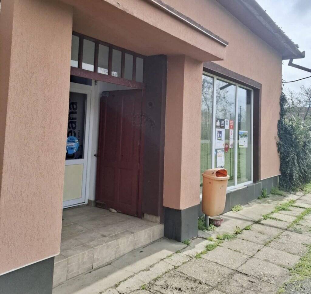 Pret redus Cladire din caramida in Firiteaz, magazinul satesc De vânzare Pret redus Cladire din caramida in Firiteaz, magazinul satesc în zona Arad 5 camere 1 dormitor Arad 3