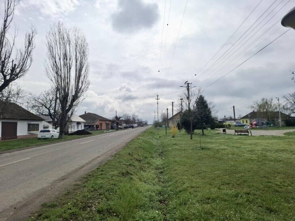 Pret redus Cladire din caramida in Firiteaz, magazinul satesc De vânzare Pret redus Cladire din caramida in Firiteaz, magazinul satesc în zona Arad 5 camere 1 dormitor Arad 6