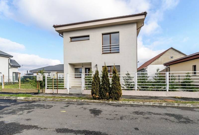 Casă de vânzare modernă și spațioasă – Comision 0%! De vânzare Casă de vânzare modernă și spațioasă – Comision 0%! în zona Gai 4 camere 3 dormitoare Arad 2