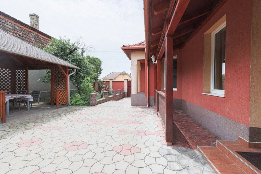 De vânzare Casă spațioasă cu 4 dormitoare în Nădlac – gata de mutare! în zona Central 4 camere 4 dormitoare Arad 1