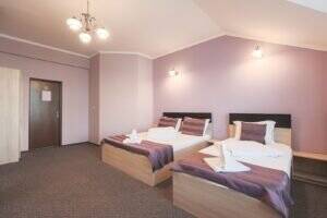 Flexibilitate într-o locație cheie, ideală pt hotel, cămin, clinică. De vânzare Flexibilitate într-o locație cheie, ideală pt hotel, cămin, clinică. în zona Micalaca 14 camere 13 dormitoare Arad 15