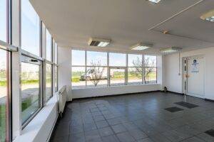 De închiriat Hală industrială ideală pentru producție sau showroom în Arad în zona Gradiste 2 camere Arad 11