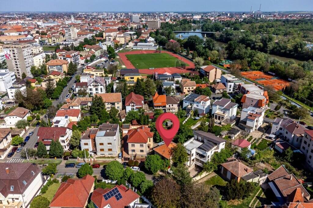 Proprietate rară în zona de lux a Aradului De vânzare Proprietate rară în zona de lux a Aradului în zona Romanilor 4 camere Arad 1