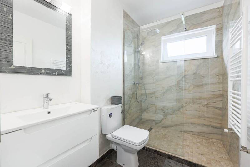 De vânzare VÂNDUT! Apartament  modern și luminos într-un bloc nou din 2022 în zona Romanilor 2 camere 1 dormitor Arad 3
