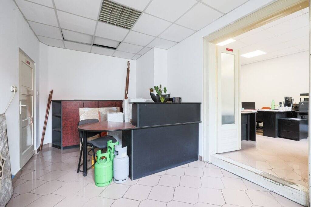De vânzare De vanzare apartament transformat in birou în zona Central 3 camere Arad 2