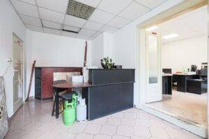 De vanzare apartament transformat in birou De vânzare De vanzare apartament transformat in birou în zona Central 3 camere Arad 2