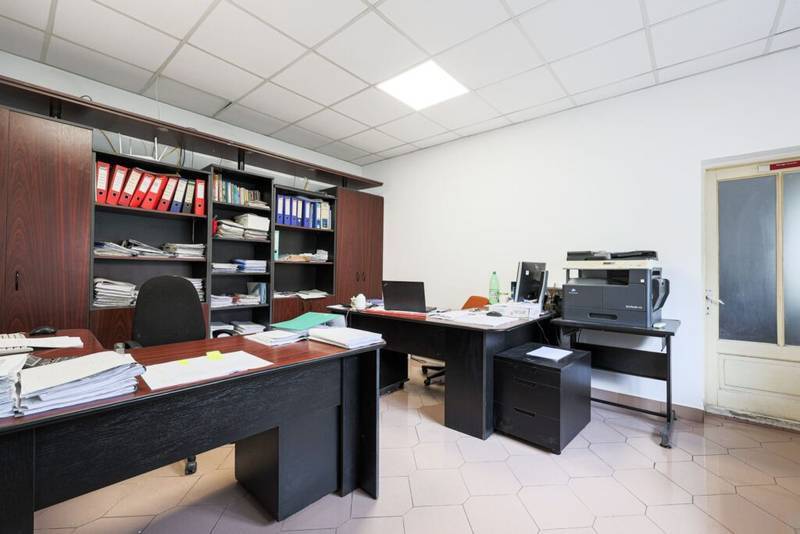 De vânzare De vanzare apartament transformat in birou în zona Central 3 camere Arad 3