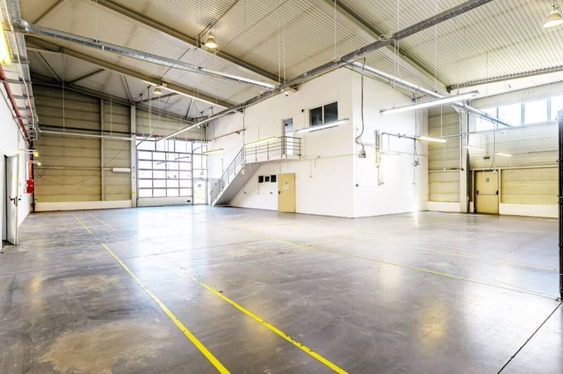 Hală industrială ideală pentru producție sau showroom în Arad 553mp De închiriat Hală industrială ideală pentru producție sau showroom în Arad 553mp în zona Gradiste 2 camere Arad 2