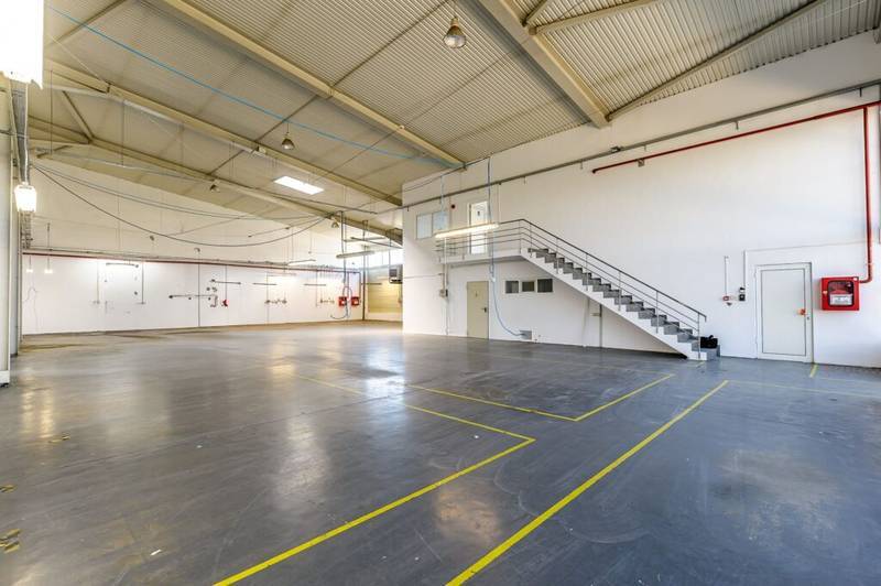 Hală industrială ideală pentru producție sau showroom în Arad 553mp De închiriat Hală industrială ideală pentru producție sau showroom în Arad 553mp în zona Gradiste 2 camere Arad 6