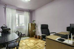 De vânzare Apartament spatios cu 4 camere strada Fat Frumos în zona Aurel Vlaicu 4 camere 3 dormitoare Arad 1