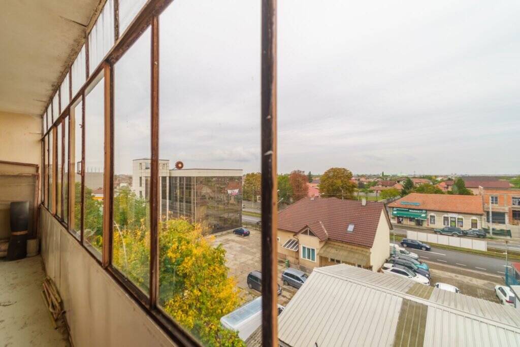 Oportunitate! Apartament 4 camere cu panoramă către Calea Radnei De vânzare Oportunitate! Apartament 4 camere cu panoramă către Calea Radnei în zona Miorita 4 camere 3 dormitoare Arad 3