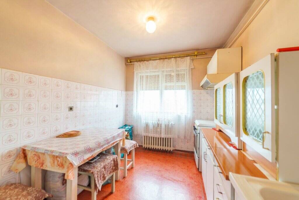 Oportunitate! Apartament 4 camere cu panoramă către Calea Radnei De vânzare Oportunitate! Apartament 4 camere cu panoramă către Calea Radnei în zona Miorita 4 camere 3 dormitoare Arad 6